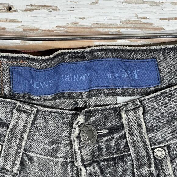 29w Y2K Levi’s 511 Hong‎ Kong Cutoffs - Picture 5 of 12